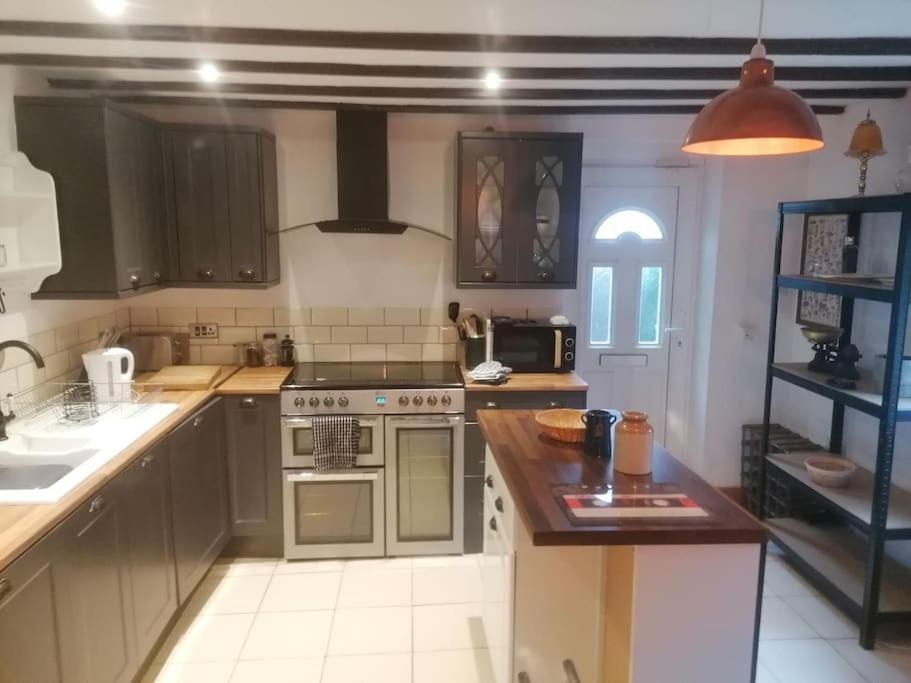 The Old Barn, Cosy Townhouse In Leominster Βίλα Εξωτερικό φωτογραφία